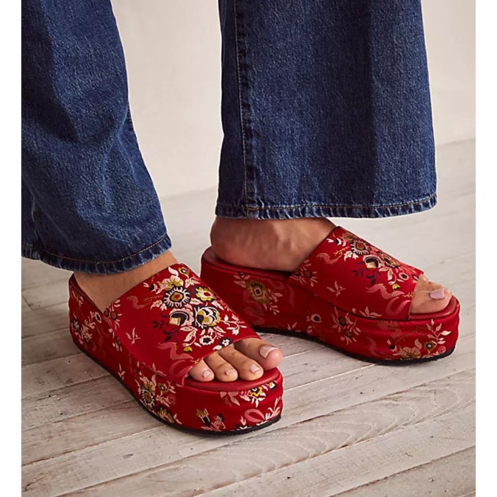 FREE PEOPLE Harbor Brocade Platform Sandals / Heart Eyes